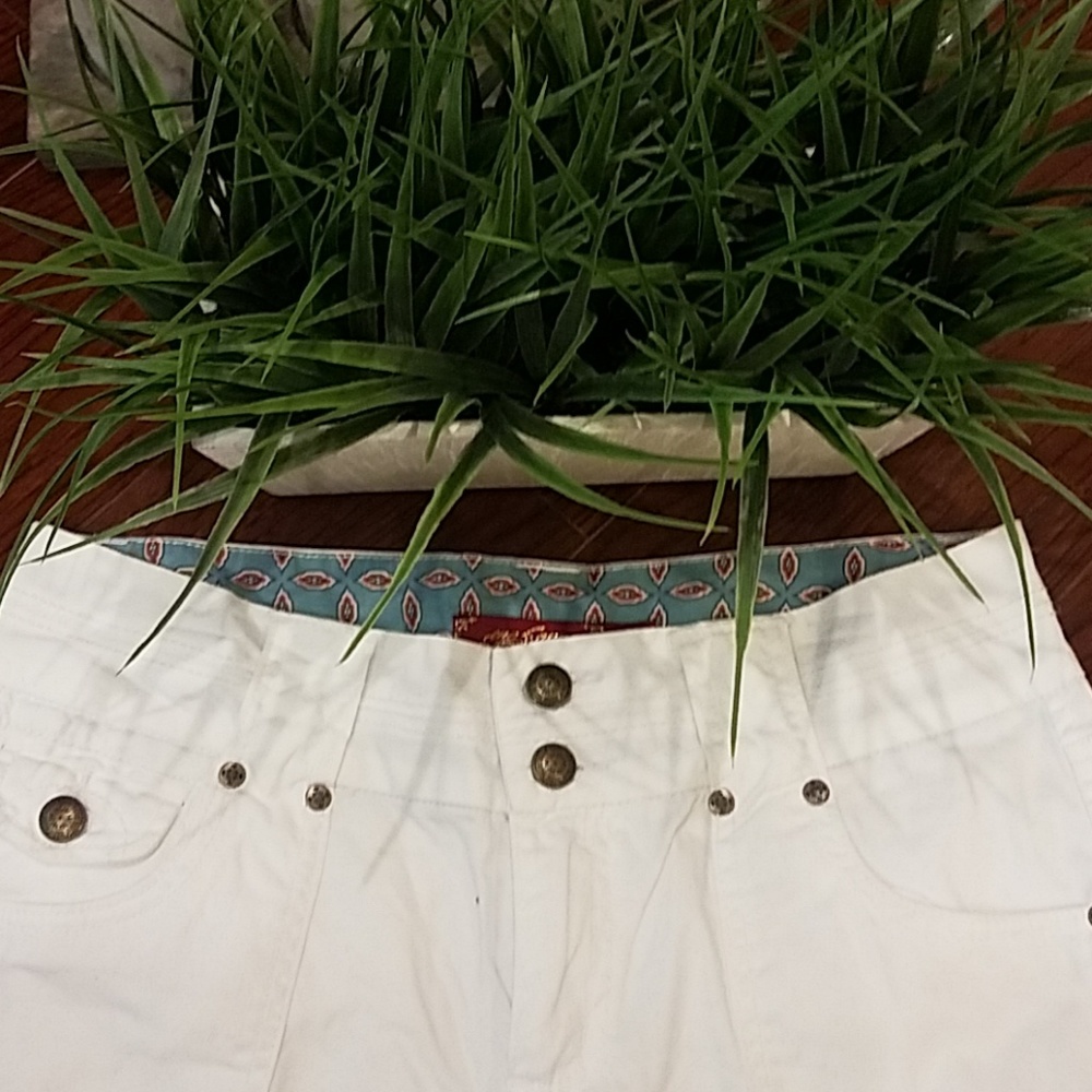 Shorts - Picture 3 of 3